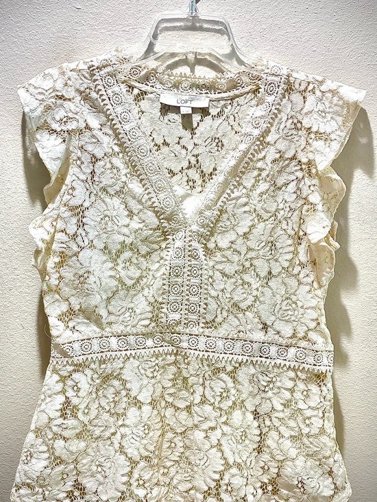 LOFT Tops - LOFT Women's Ivory Lace V-Neck Top with an added cream colored camisole Small